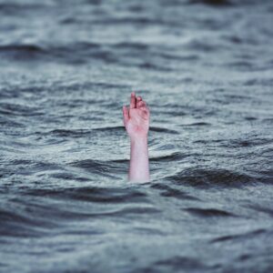 drowning, ocean, emergency-2049247.jpg